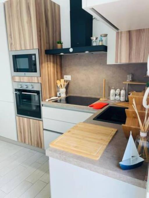 Zaffiro Casa Vacanze Al Mare Валедория Екстериор снимка